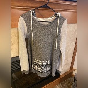 My Stree Women’s gray long sleeve snowflake hoodie size small
